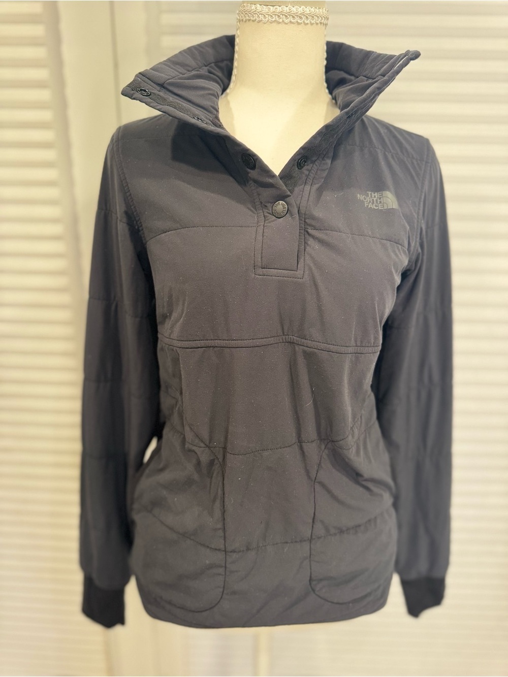 The North Face women's hoodie is the Mountain Sweatshirt Pullover CB1161